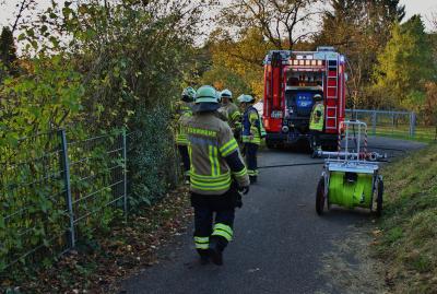 Fellbach: Gartenhuette brennt vollstaendig aus - Feuerwehr Fellbach im Brandeinsatz
